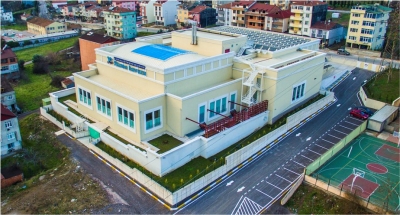 Tatilin keyfini yüzerek çıkarıyorlar