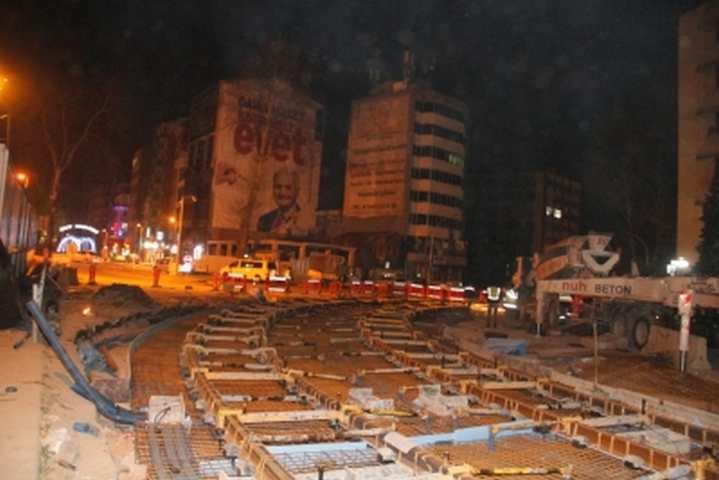 Tramvayda çalışmalar gece gündüz sürüyor