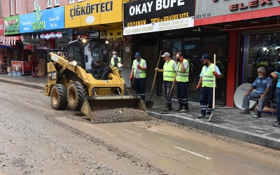 Tüm ekipleriyle sahaya indi