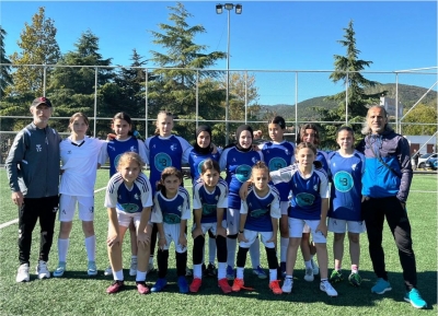 U13 Kız Futbol Turnuvasının Şampiyonu Körfez oldu