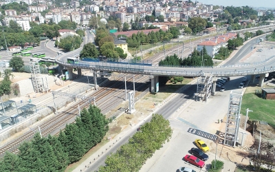 Üç üstgeçit birden