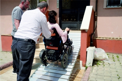 ulaşımdaki engelleri kaldırıyor