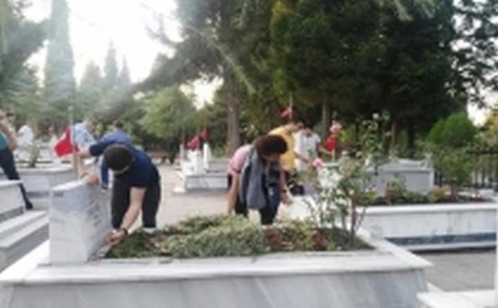 ÜLKÜCÜLER ŞEHİTLER İLE BAYRAMLAŞTI