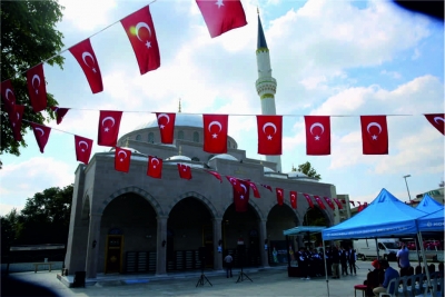 Ümmet Camii dualarla açıldı   