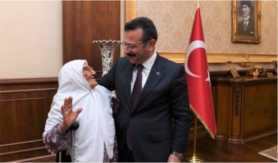 Vali Aksoy'dan Yaşlılara Saygı Haftası Mesajı