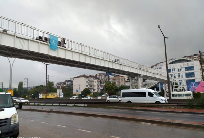  yağmura rağmen devam ediyor