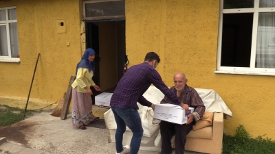 Yaşlı çiftin ihtiyaçlarını Büyükşehirli “Evlatları” karşılıyor