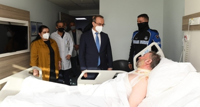 Yavuz Çifti, Yangında Yaralanan Hastaları Ziyaret Etti