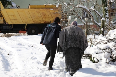 YEMEĞİ VE SUYU BİTMİŞ