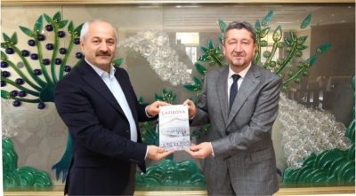 Yeni Kitabını Gebze Belediye Başkanı Büyükgöz’e sundu