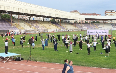 Yeni normalleşmeyle birlikte yüz anne stadyuma indi