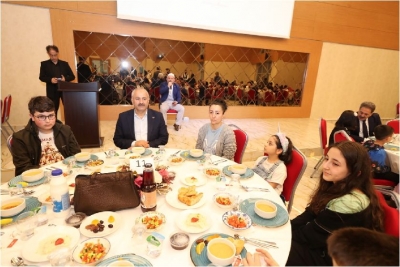 YETİM VE ÖKSÜZLERİ UNUTMADI