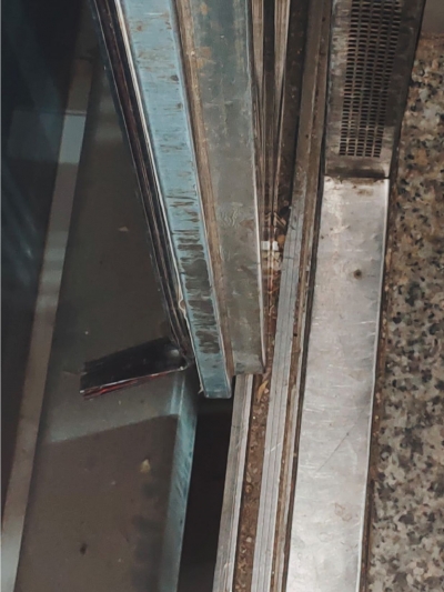 yine asansör ve yürüyen merdivenler   